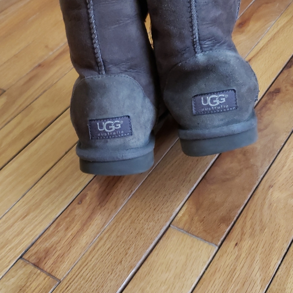 Grey uggs - Picture 6 of 6